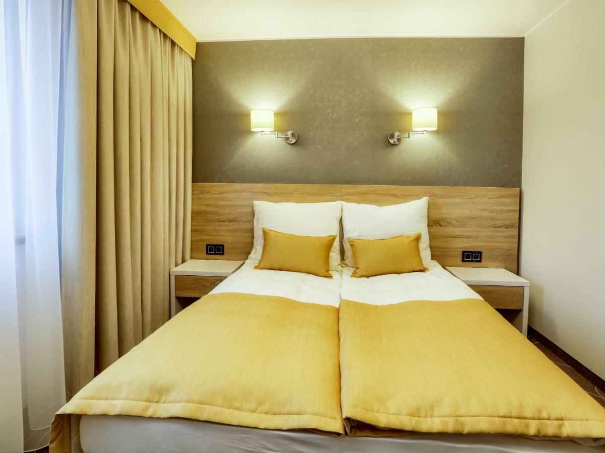 Hotel Antek Zlinice Esterno foto