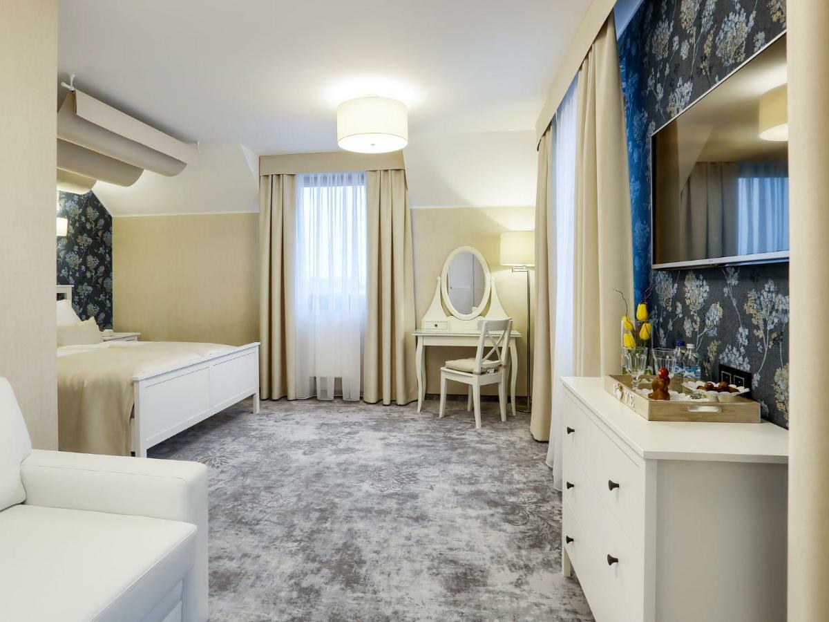 Hotel Antek Zlinice Esterno foto