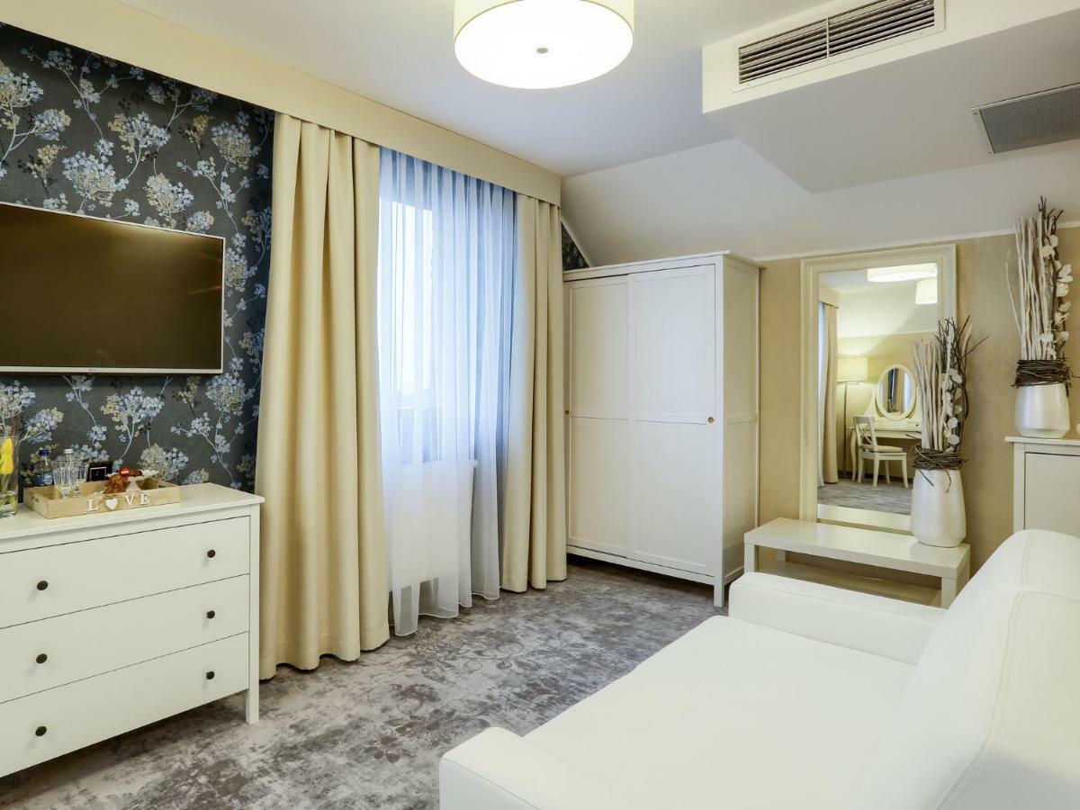 Hotel Antek Zlinice Esterno foto